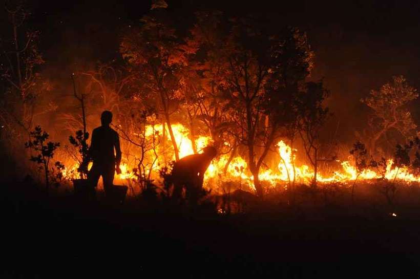 Incêndios já superam poder de combate dos bombeiros