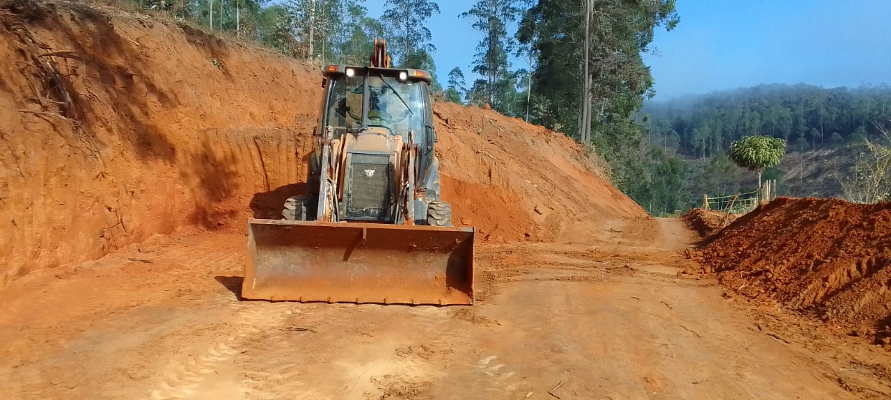 Alagamento em um trecho na estrada de acesso a Gomes e Barro Preto