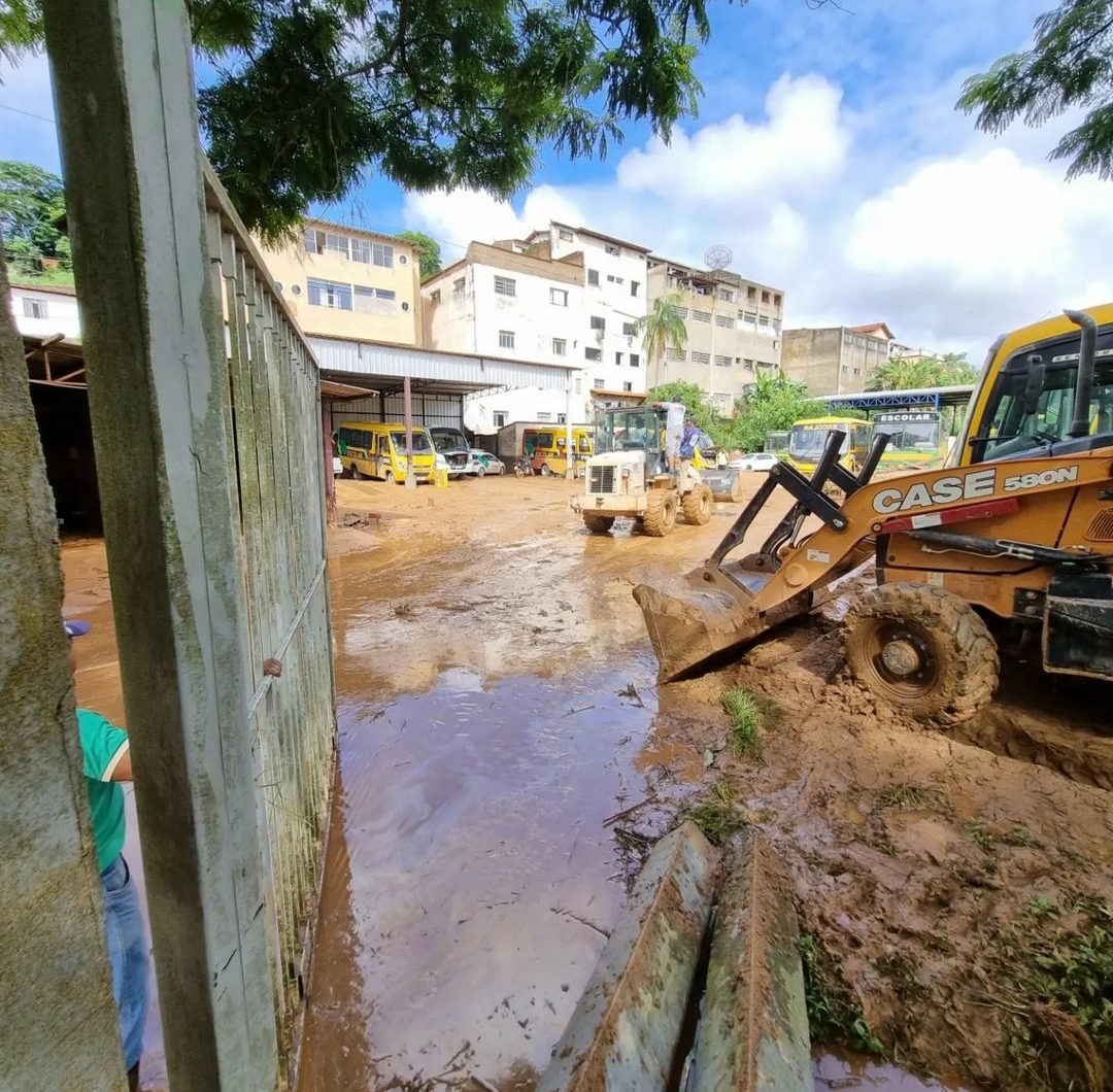 FORTES CHUVAS DEIXAM ESTRAGOS EM SÃO DOMINGOS DO PRATA