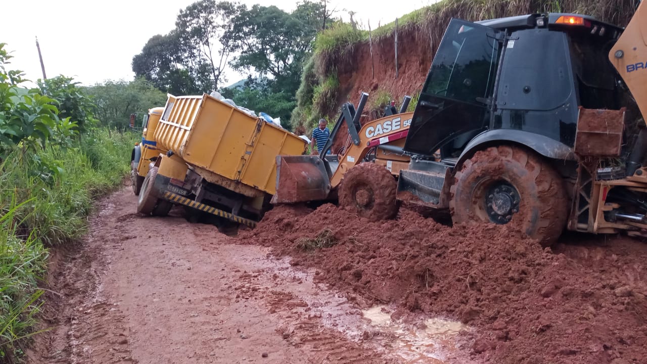 CHUVAS CAUSAM ESTRAGOS EM SÃO DOMINGOS DO PRATA CHUVAS CAUSAM ESTRAGOS EM SÃO DOMINGOS DO PRATA