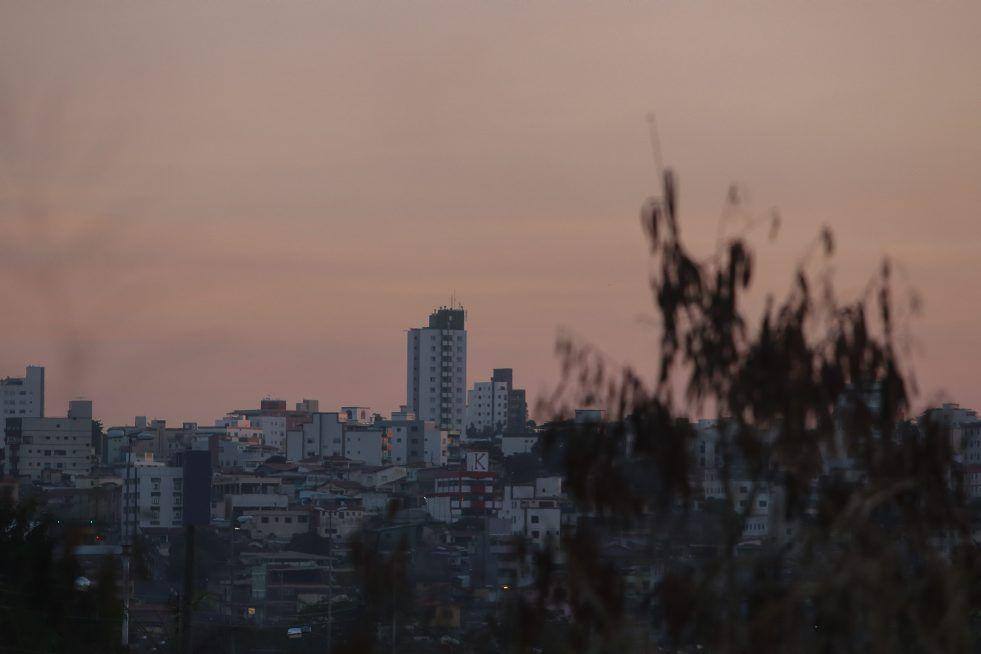 Tempo seco deixa cidades de MG em alerta quanto aos riscos à saúde