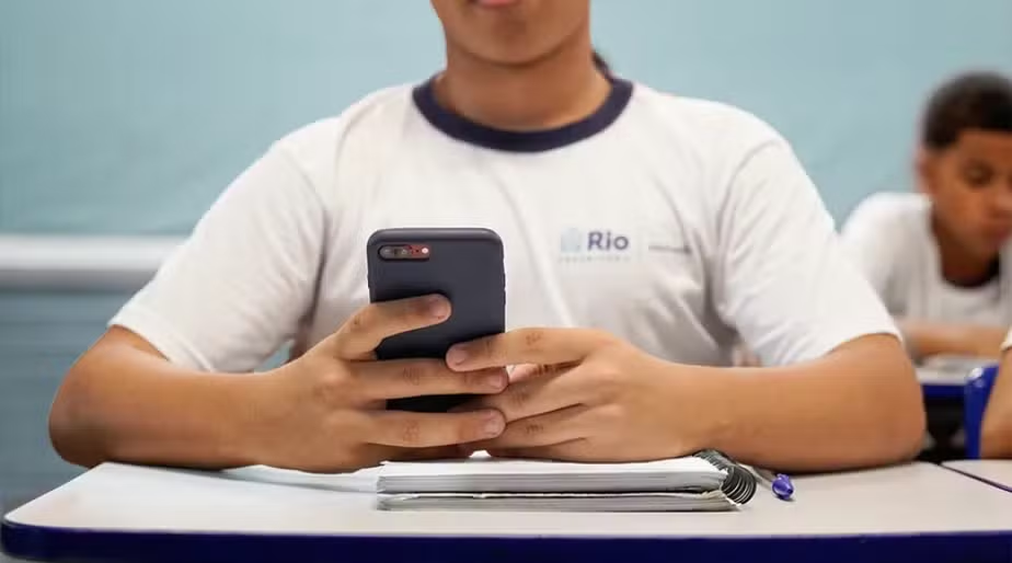 Proibição de celulares nas escolas Proibição de celulares nas escolas