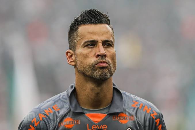 Goleiro Fábio faz história e se torna o jogador com mais partidas do mundo